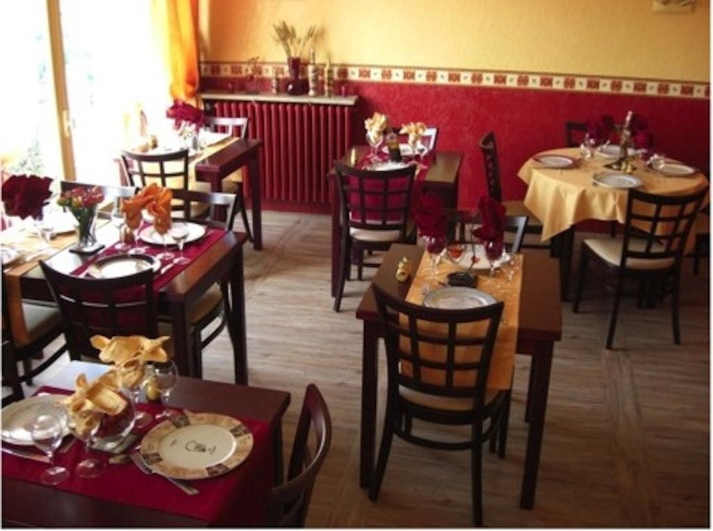 Hotel Restaurant Les Oliviers Nyons Bagian luar foto