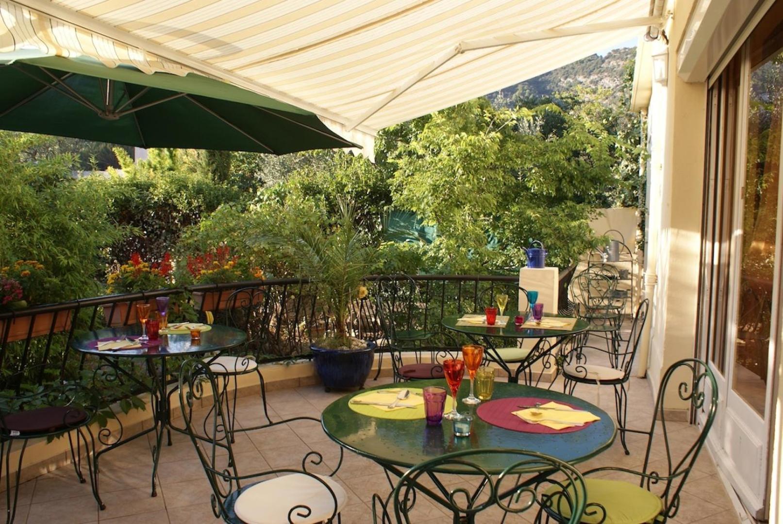 Hotel Restaurant Les Oliviers Nyons Bagian luar foto