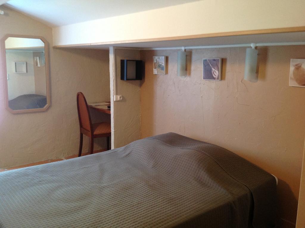Hotel Restaurant Les Oliviers Nyons Bagian luar foto