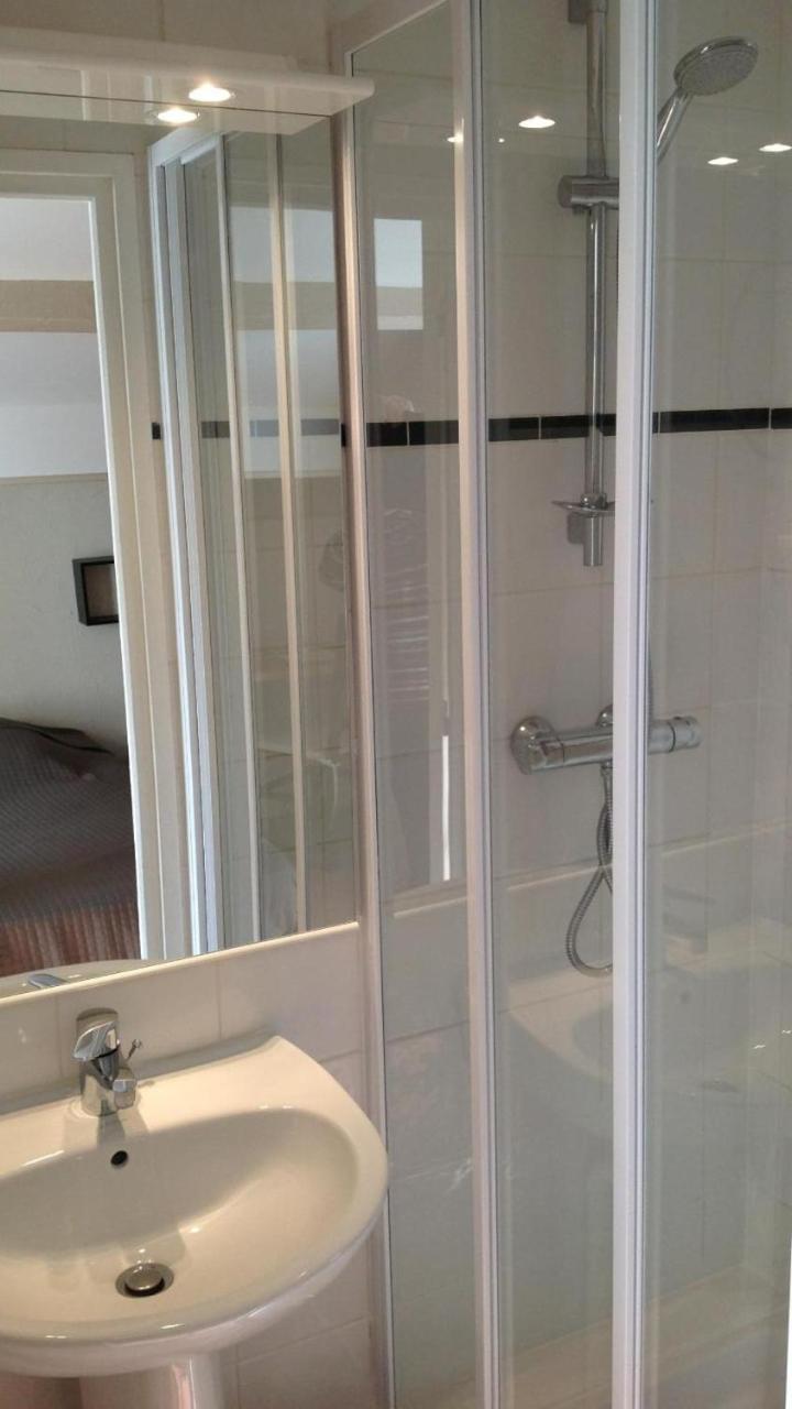 Hotel Restaurant Les Oliviers Nyons Bagian luar foto